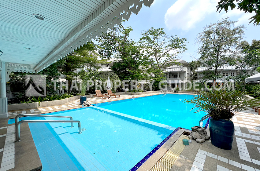 House with Shared Pool in Near United Nations 